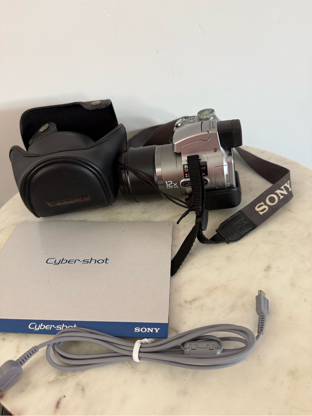 SONY Cyber-Shot DSC-H2 12x Digital Camera with case as is - Picture 2 of 12